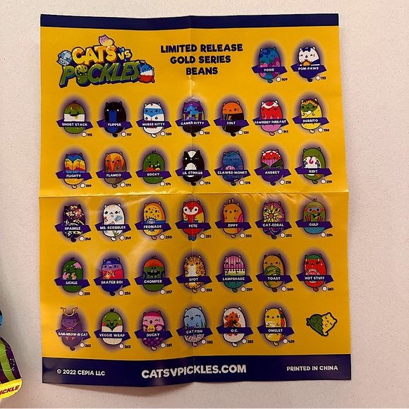 Cats vs Pickles Skater Boi #256 Limited Release Gold Series Beans Blind Bag - Picture 6 of 6